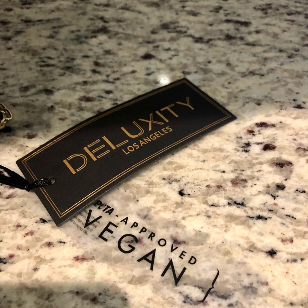 NWT MINI VEGAN DELUXITY  HAND OR CROSSBODY PURSE - Picture 12 of 14